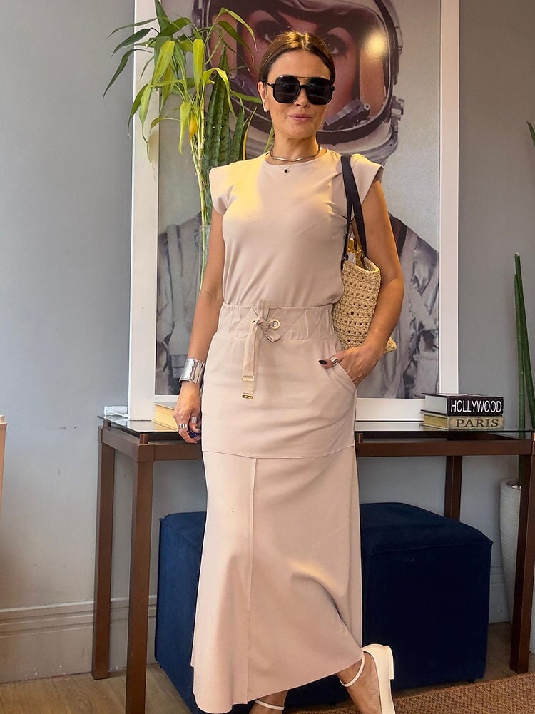 Jacqueline™ | Stylish V-Neck Top and Skirt